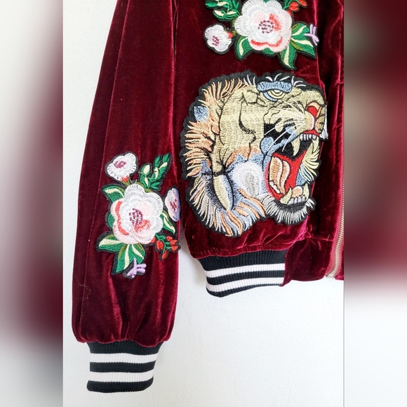 36•5 Women Velvet/Velour Embroidered BomberJacket Burgundy Full Zip Small/Medium - Picture 8 of 16